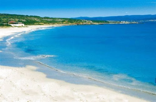 Le Bombarde Beach in Alghero: A Jewel of the Riviera del Corallo